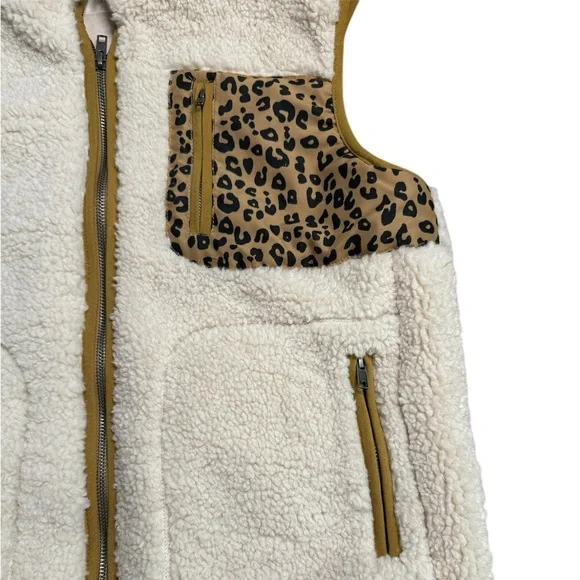 ALTAR’D STATE Women’s Size Small Cream Colored Sherpa Pocketed Vest - Picture 5 of 7